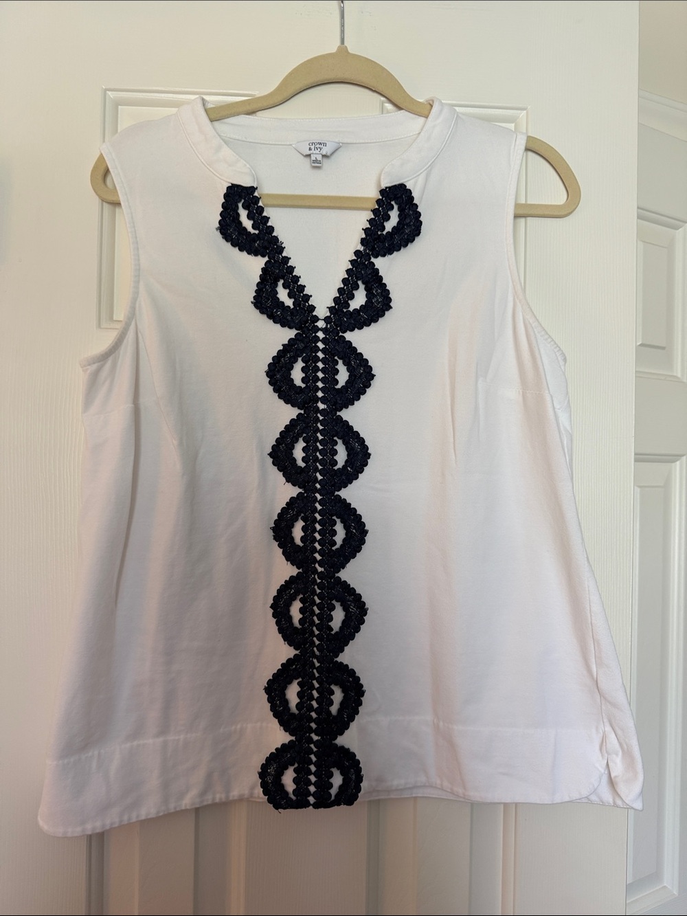 croft & barrow White Sleeveless Tank with Black Crochet Trim